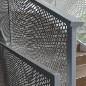 Multi-unit railing in mesh