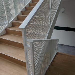 Multi-unit railing in mesh