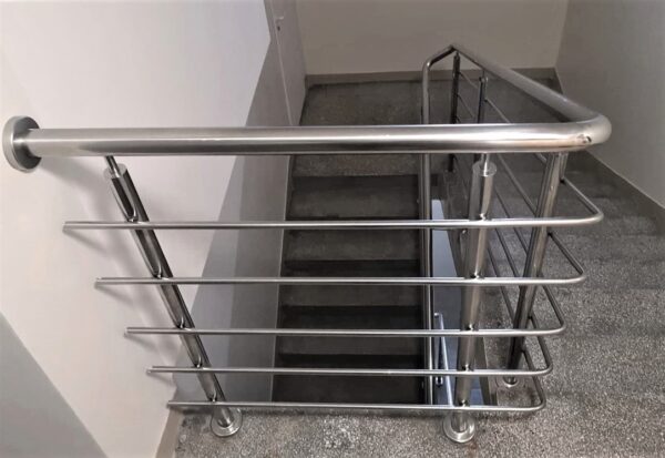 Stainless steel balustrade for staircase