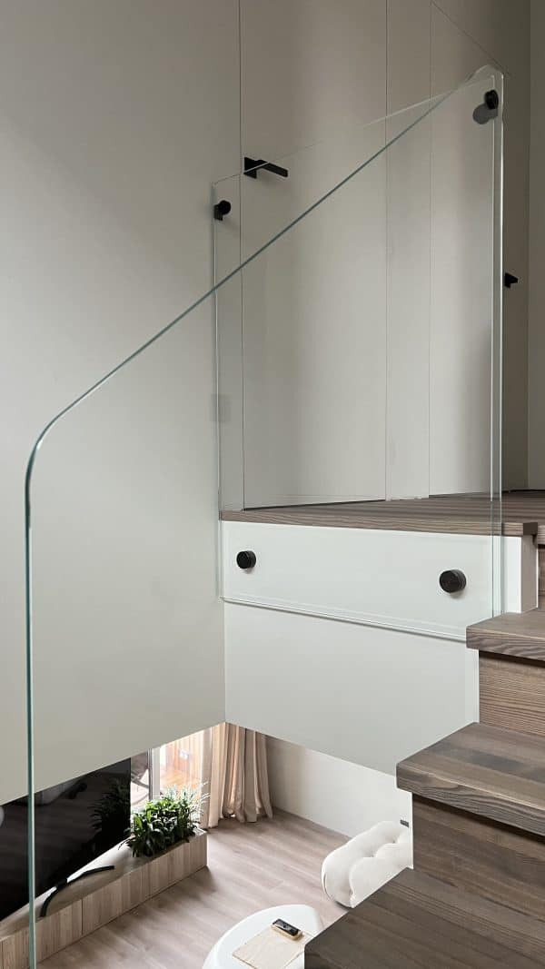 Frameless glass railing