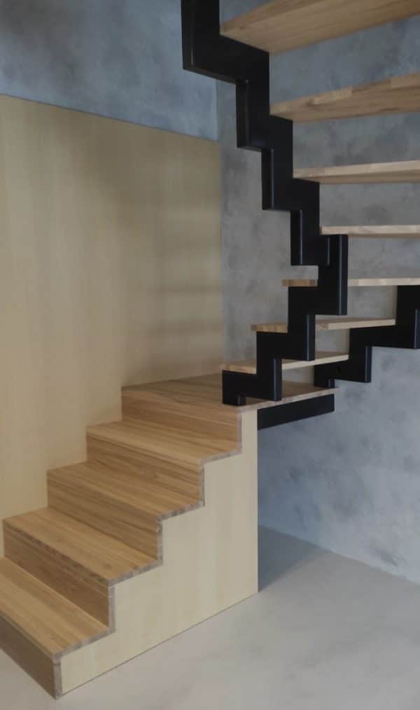 Metal staircase frame