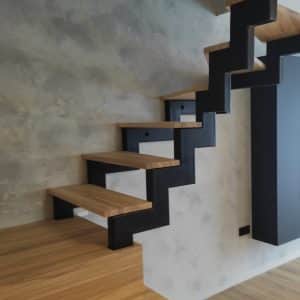 Metal staircase frame